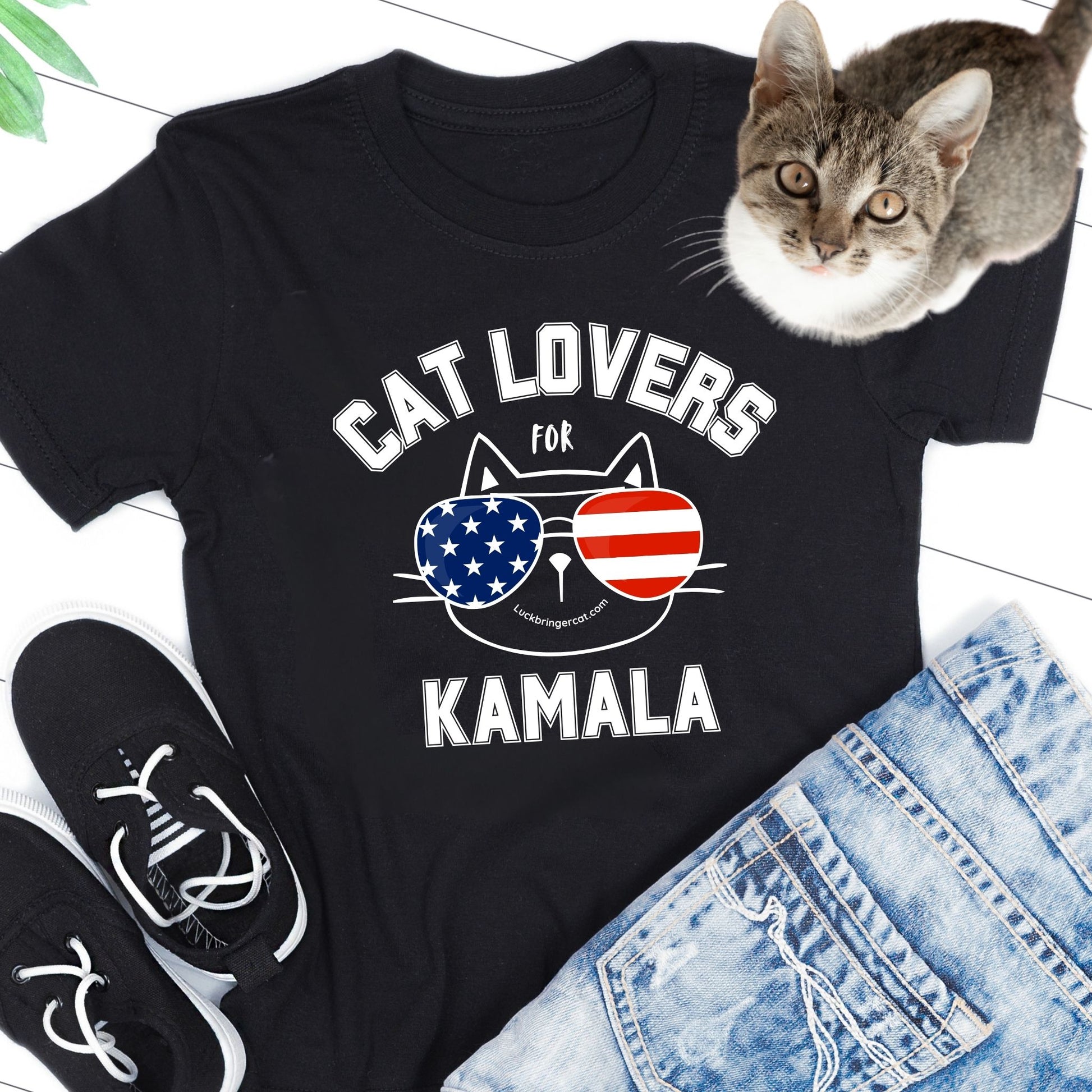 Cat Lovers For Kamala Harris 2024 US Presidential Election T-Shirt-Show off your love for cats and your favorite democratic presidential candidate with these adorable election shirts! 😻💖💙🐾